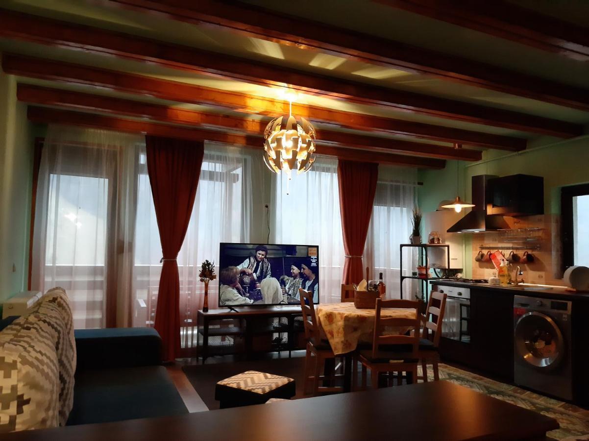 Lucas Duplex Lägenhet Azuga Exteriör bild